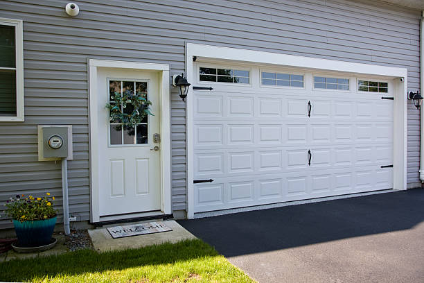 24/7 Emergency Garage Door Panel Replacement experts in Lake Land'Or, VA